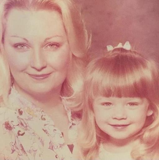 user profile icon inside a circle