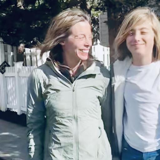 user profile icon inside a circle