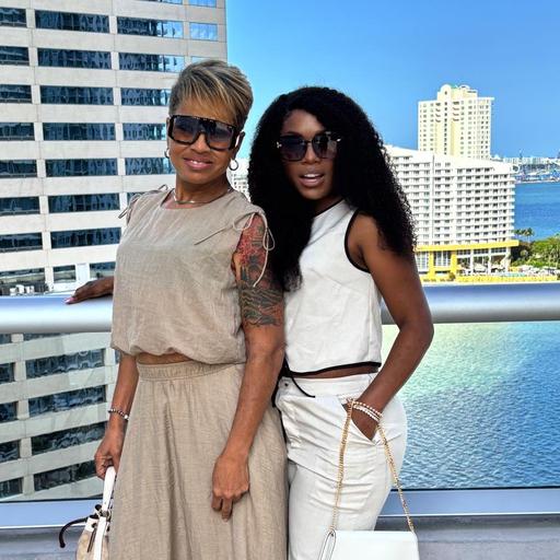 user profile icon inside a circle