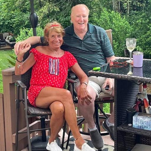 user profile icon inside a circle