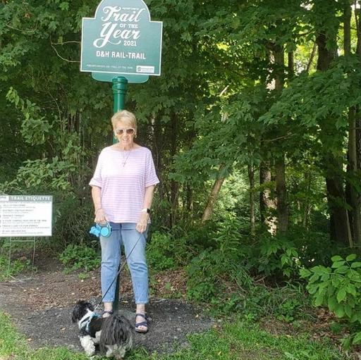 user profile icon inside a circle