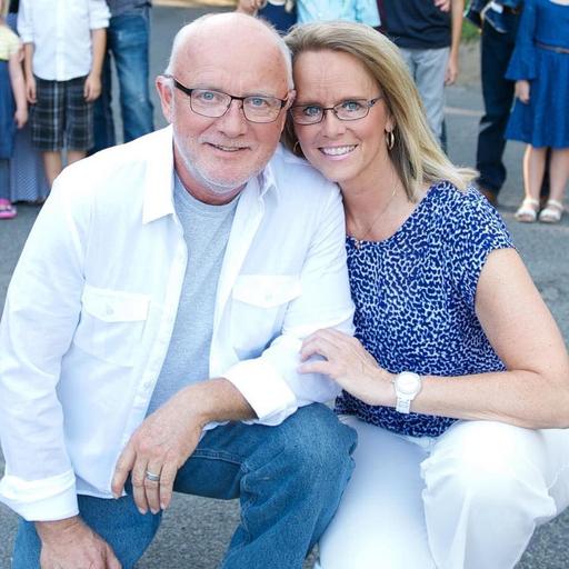 user profile icon inside a circle