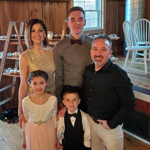 user profile icon inside a circle