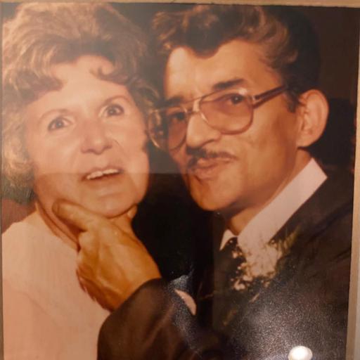 user profile icon inside a circle