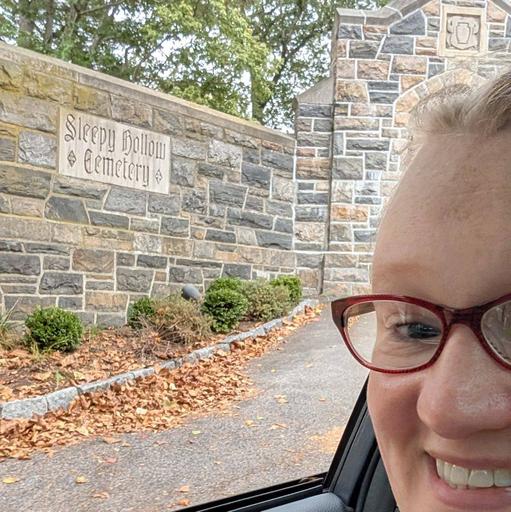 user profile icon inside a circle