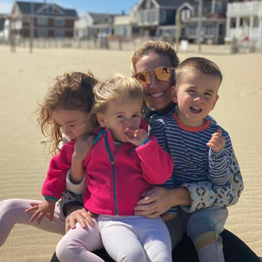 user profile icon inside a circle