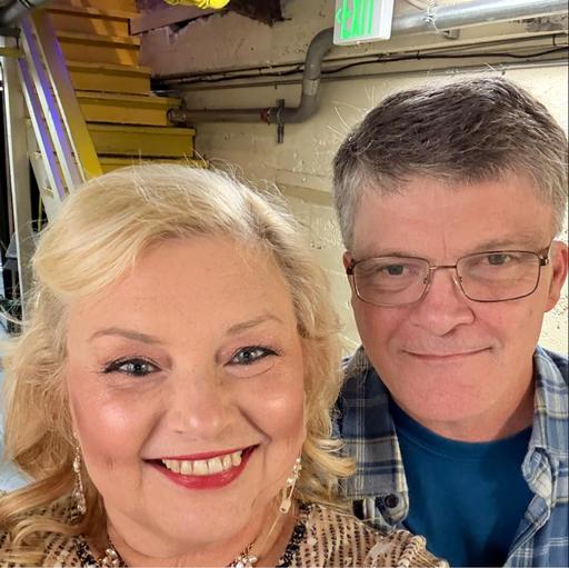 user profile icon inside a circle