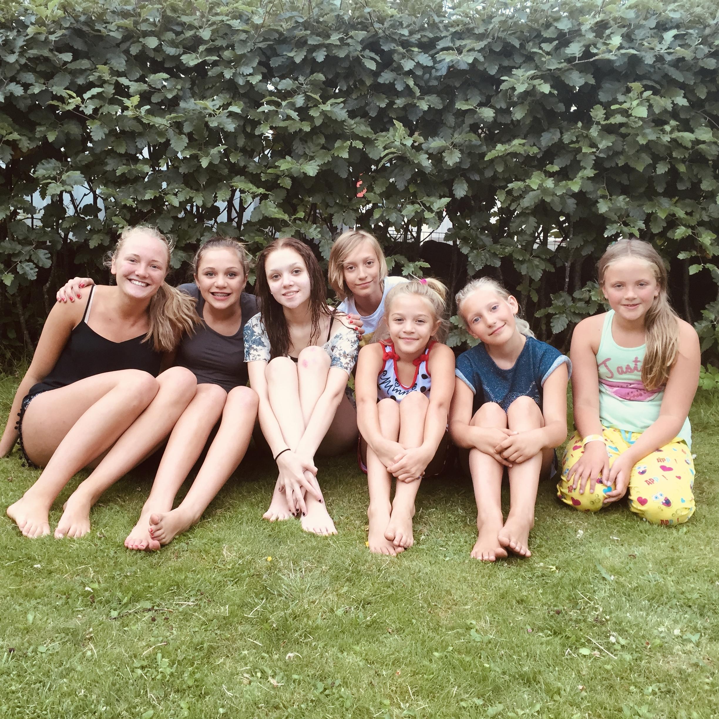 Natalie with cousins 🇸🇪
