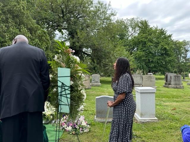 Prennie’s Family at Graveside…