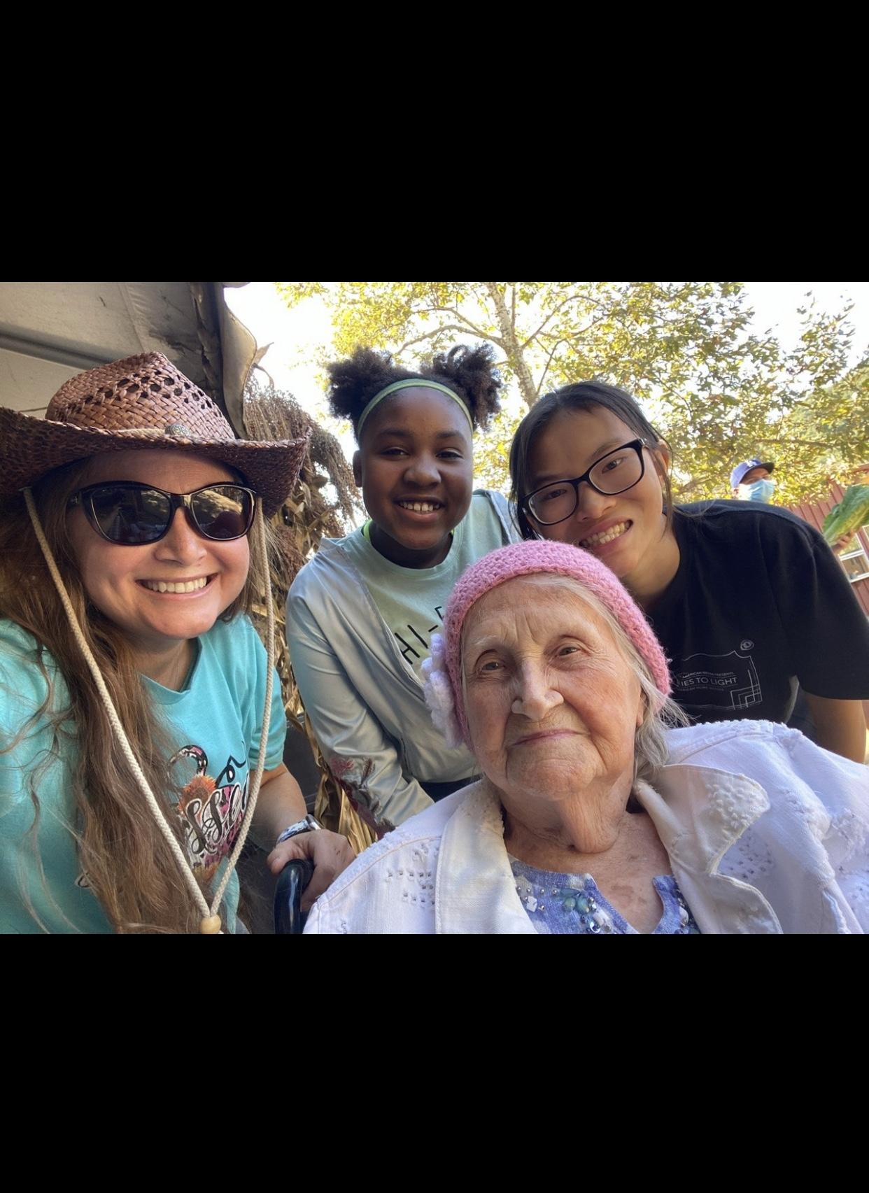 Grandma, Polly, Jade, and Suz…