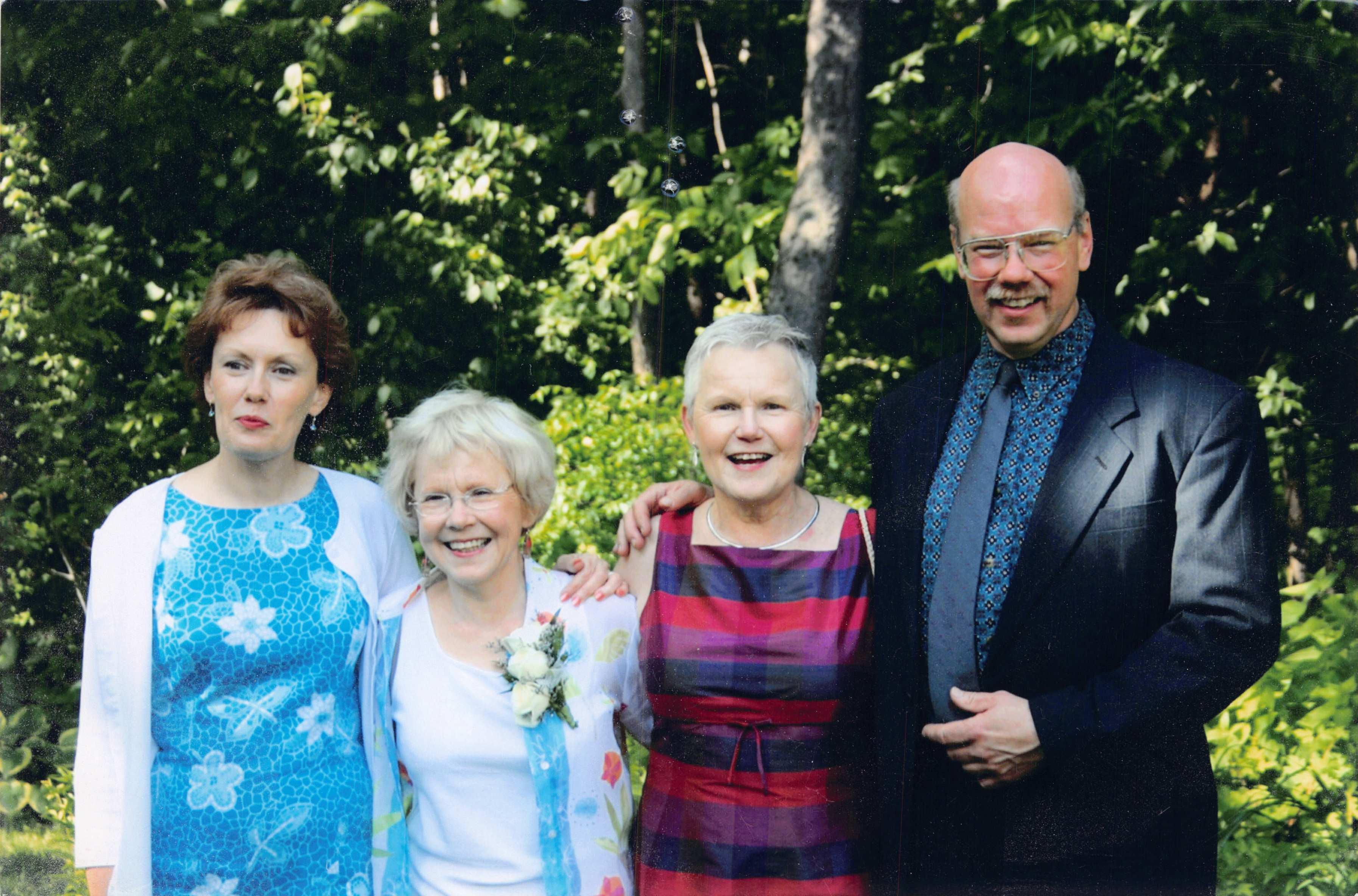 Gathering for Eric and Janet'…