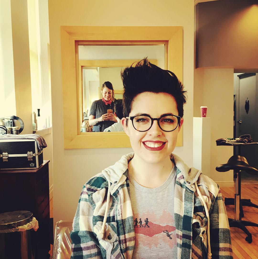 I spy a very happy Carly Benn…