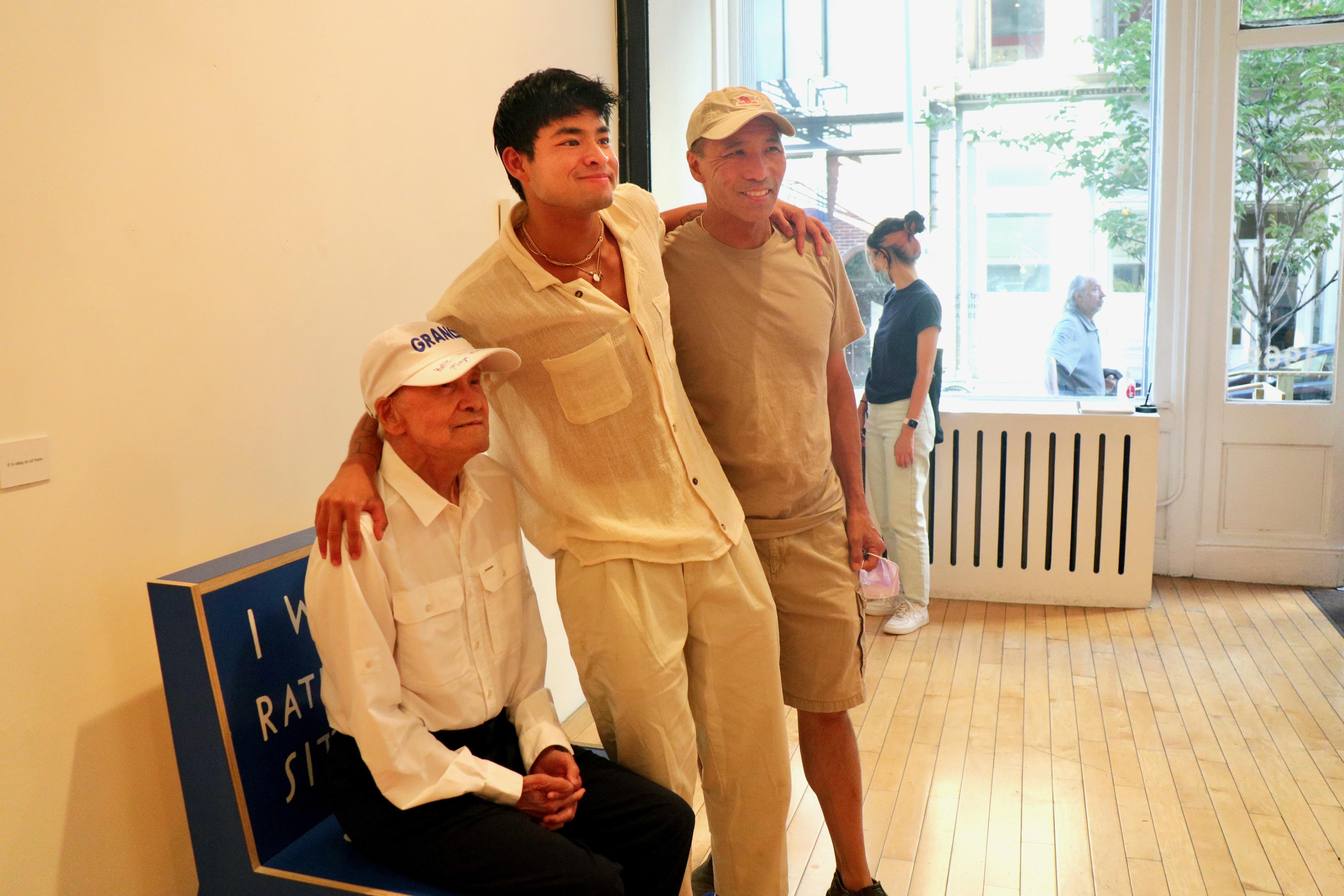 Fu-Tin attends Chella's art s…