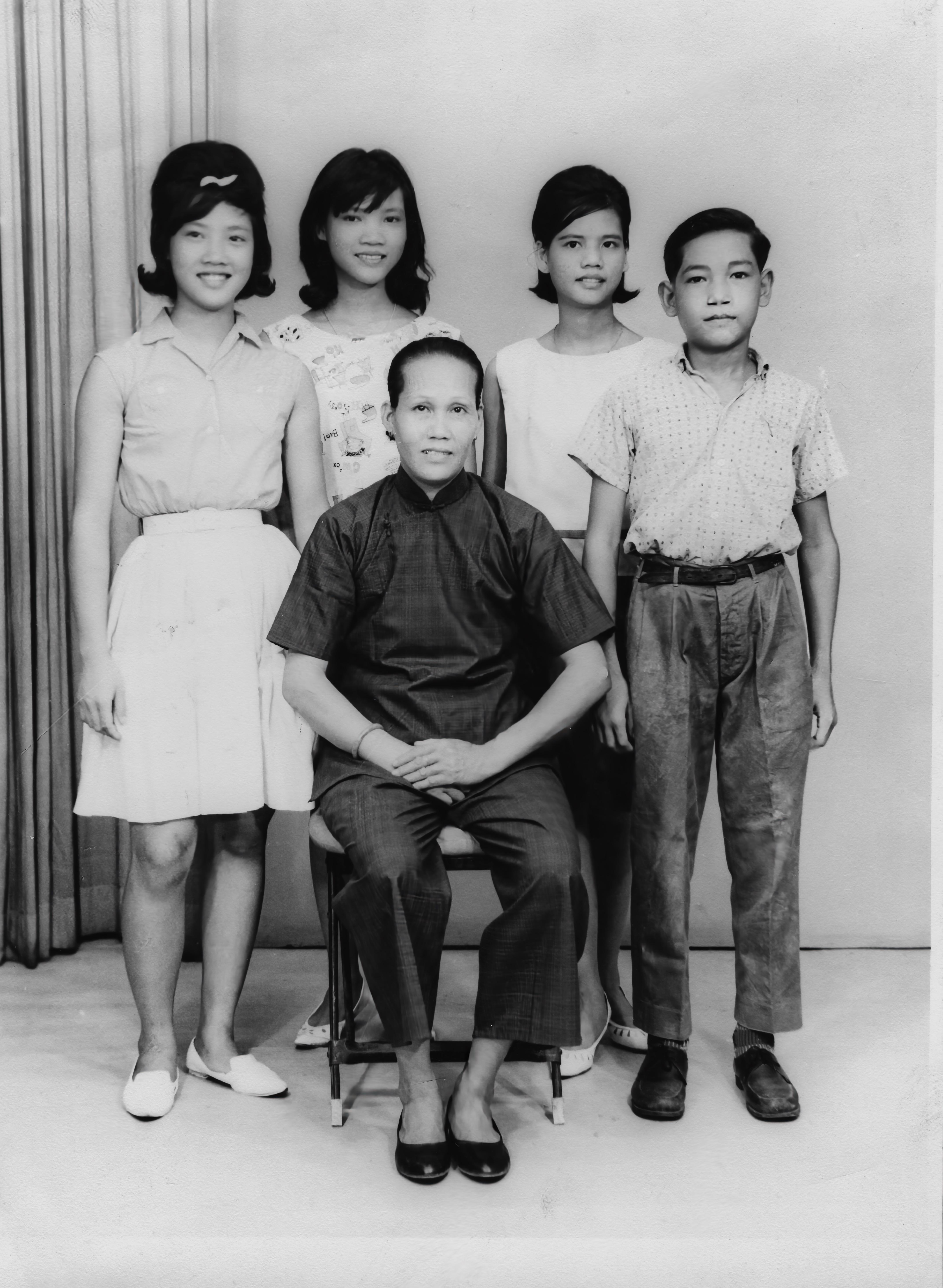 Fu-Tin's Mother, sisters and …