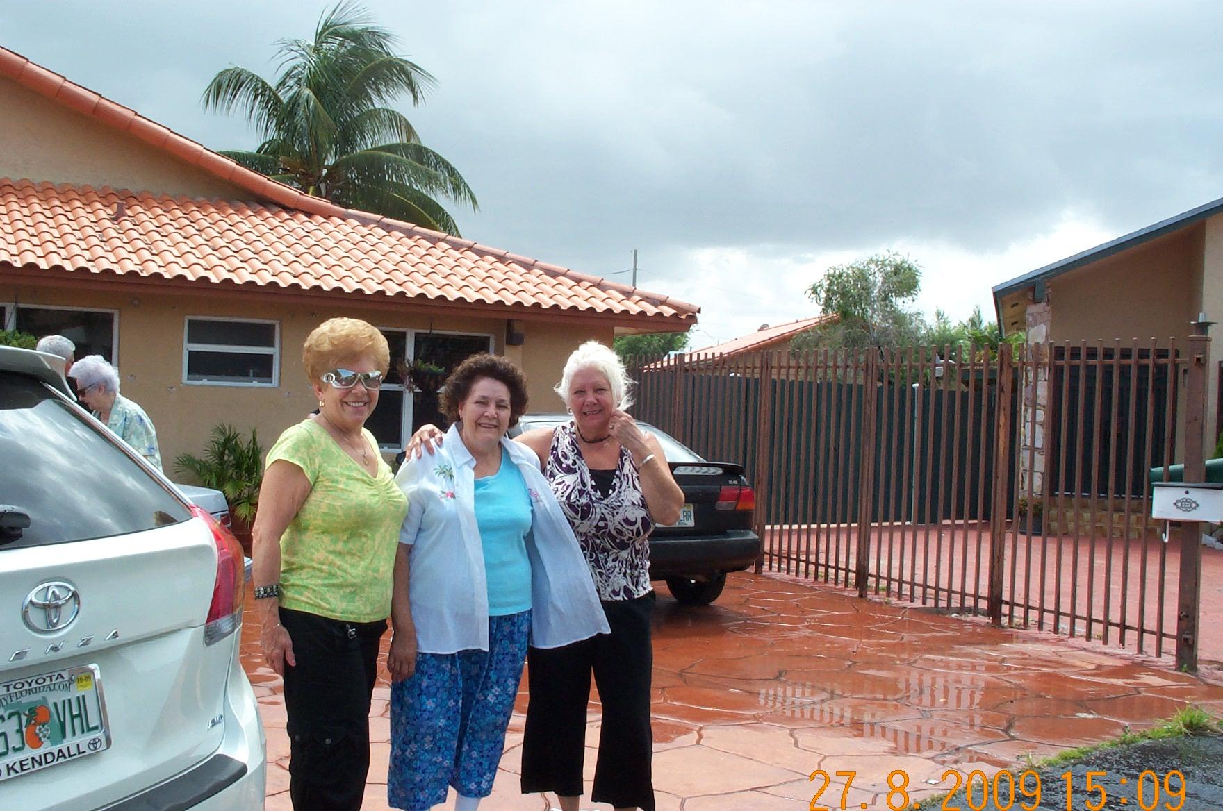 Julio's sisters