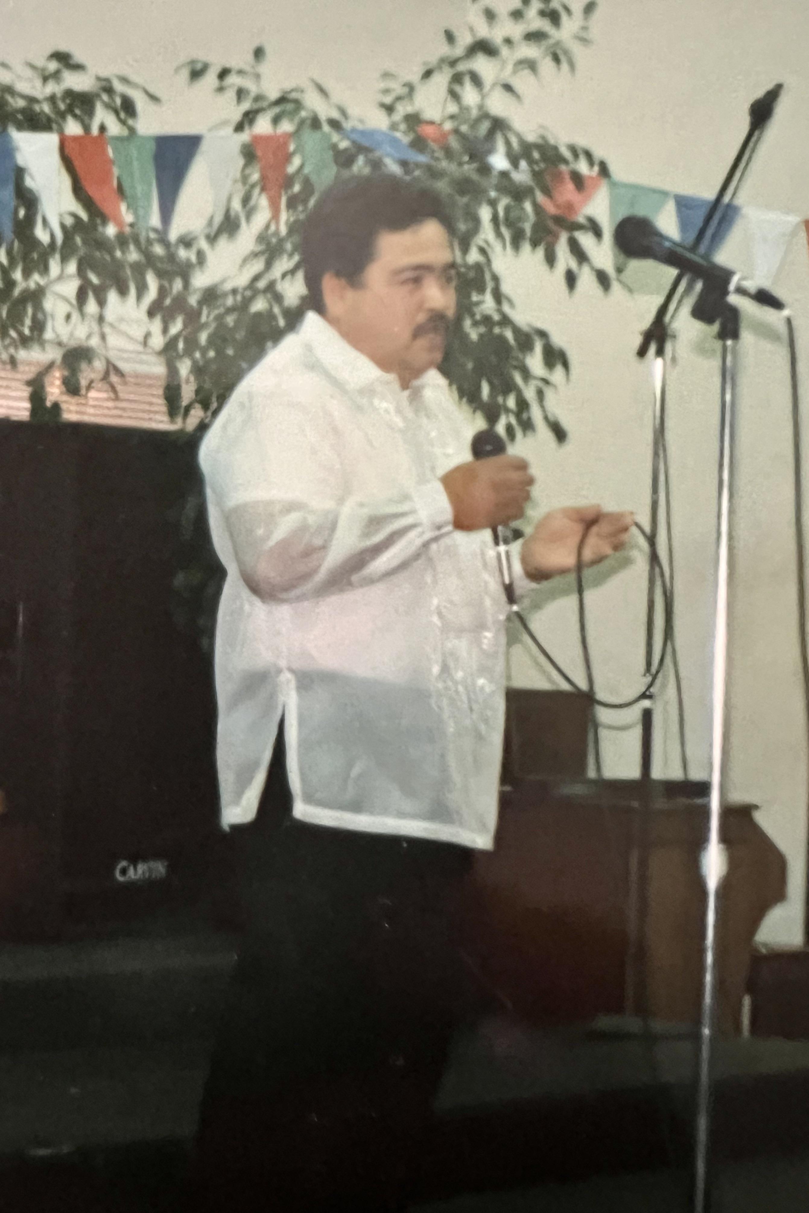 Jojo singing a kundiman