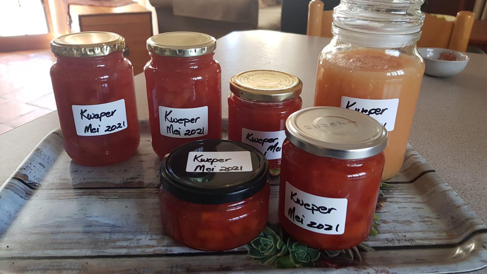 Self-gemaakte kweper konfyt.