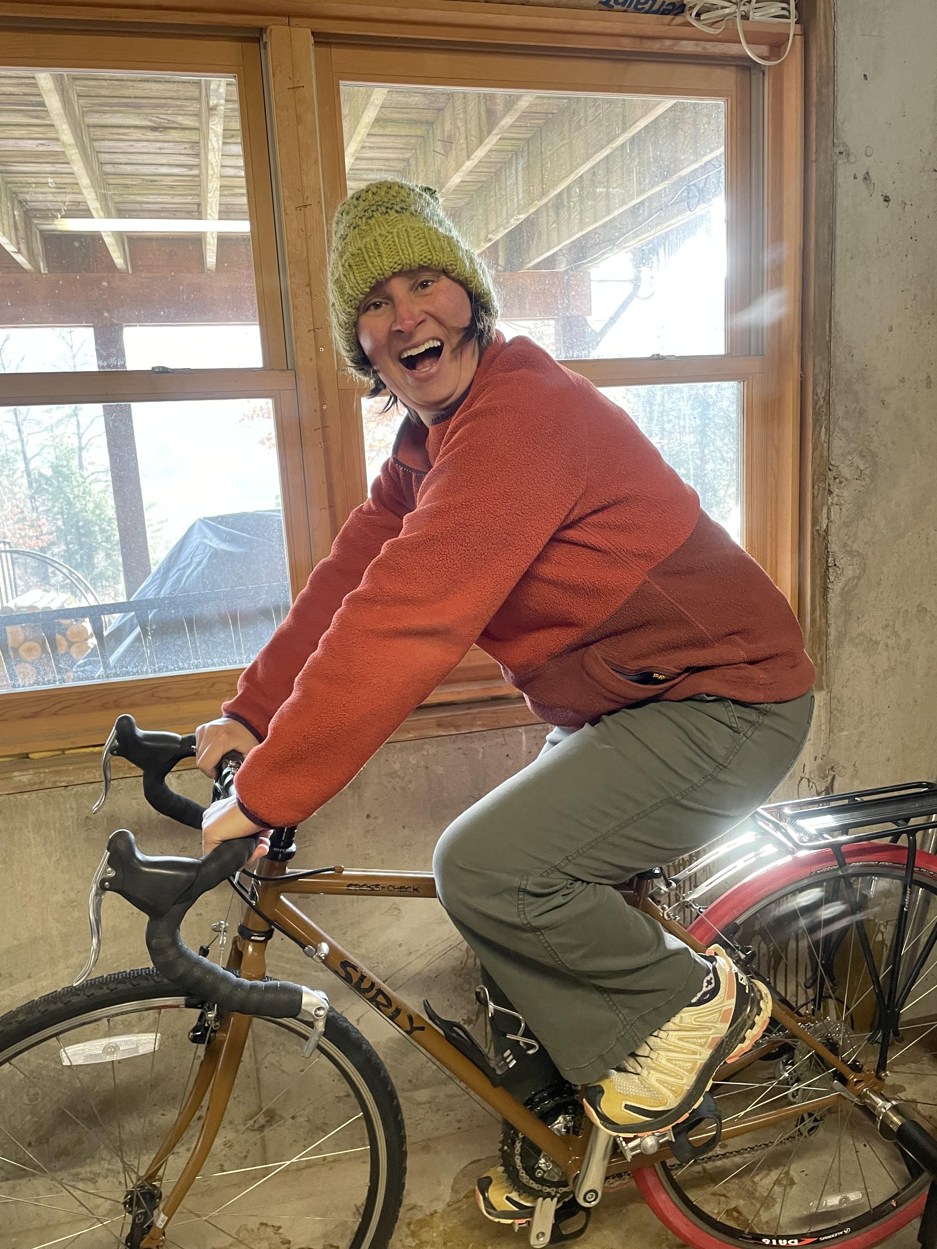 Beige set up her bike so she …