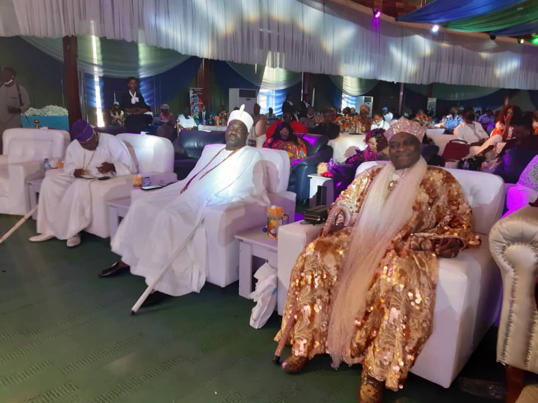 Oba Aderemi with Members of C…