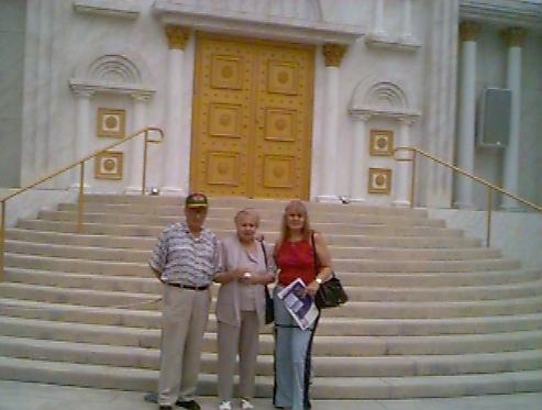 Anabel and parents at the Hol…