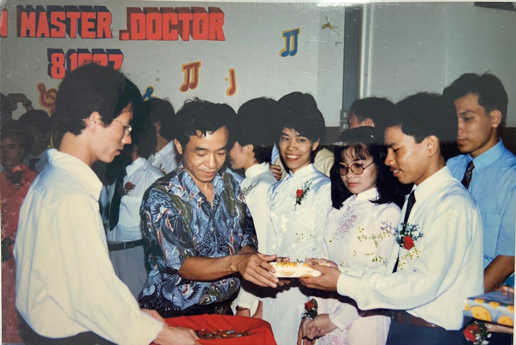 Ha at a Farewell party of Vie…