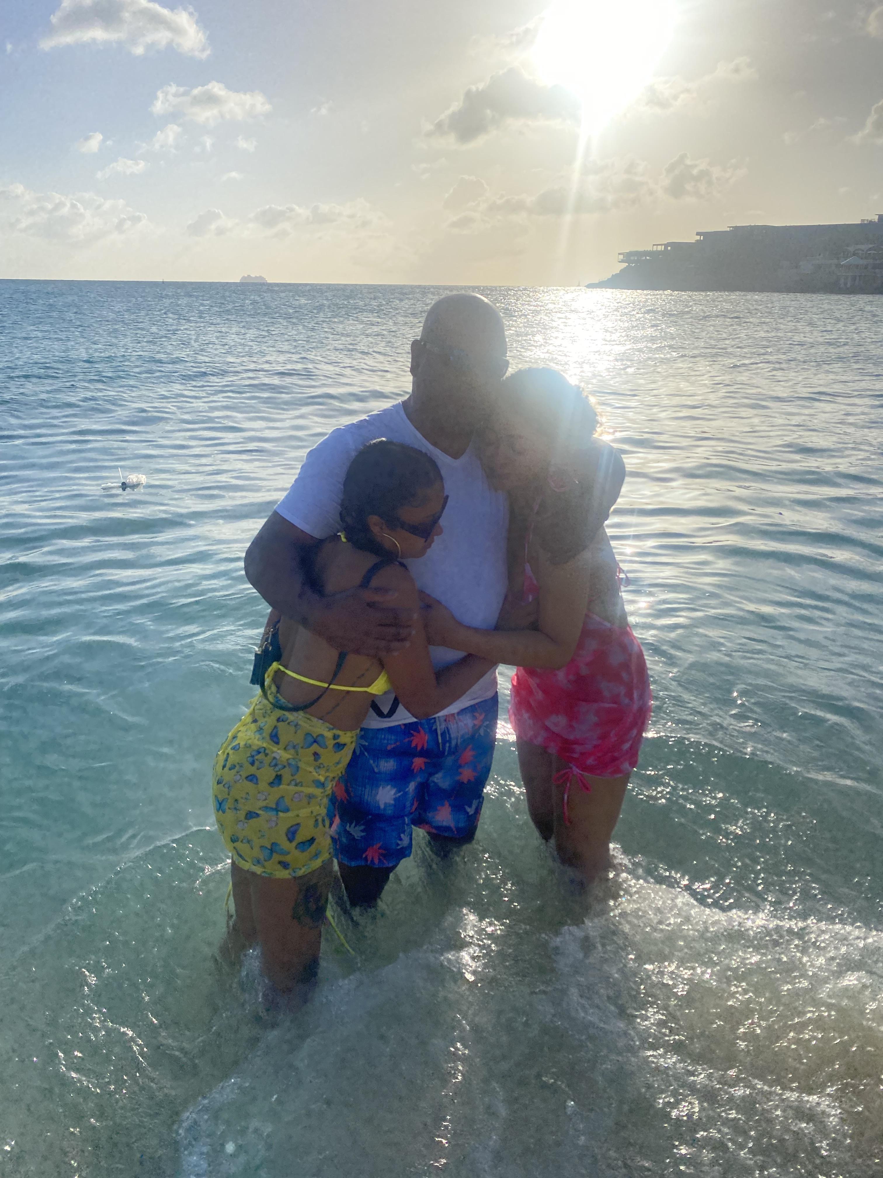 Mammy holding his girls! I’ll…