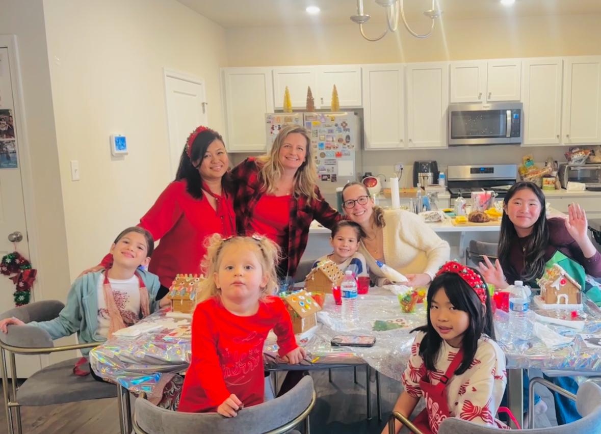 Gingerbread House Decorating …