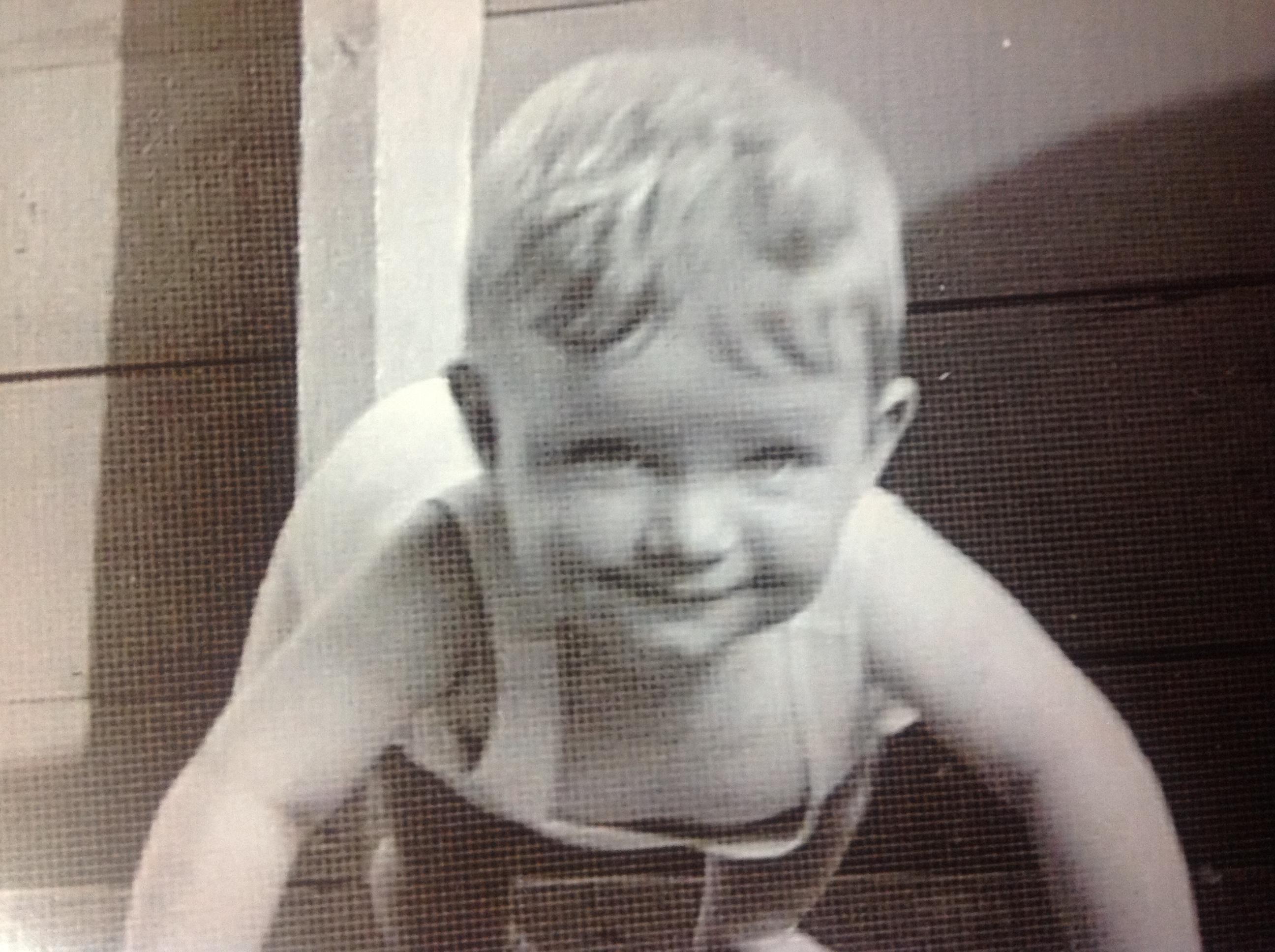 Strong little boy doing push-…