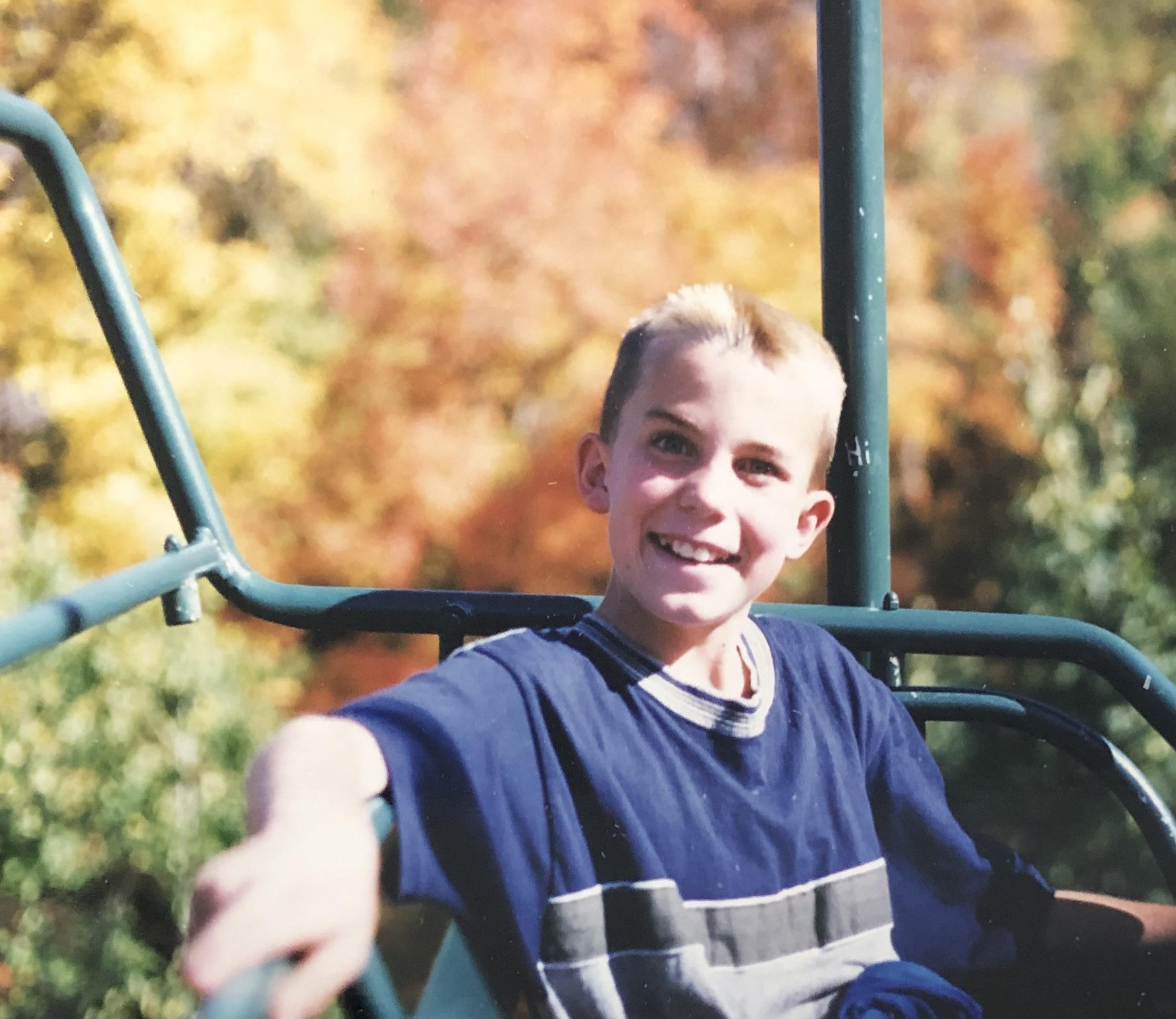 Ski lift during fall colors o…
