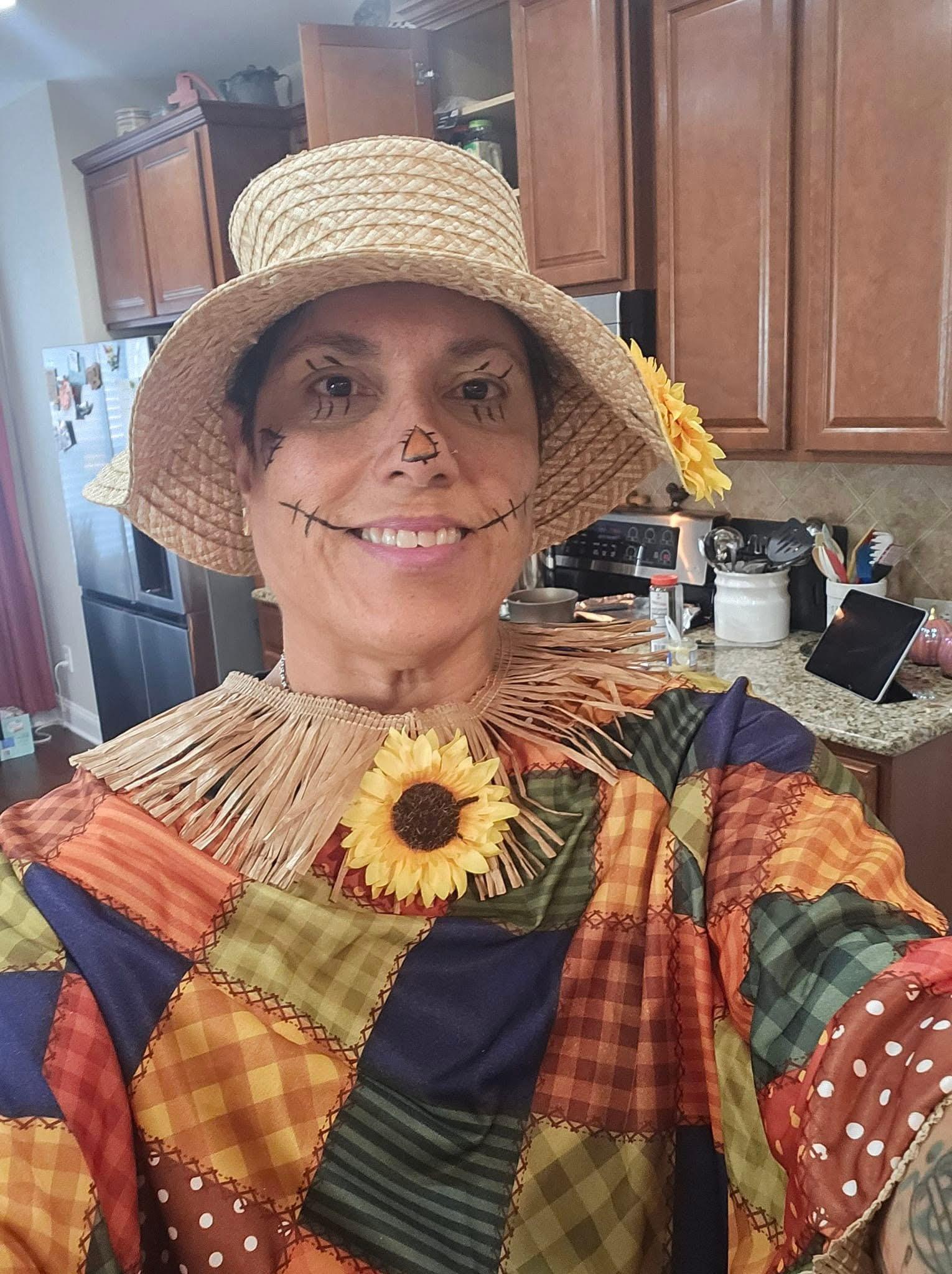 Mom’s scarecrow costume for H…