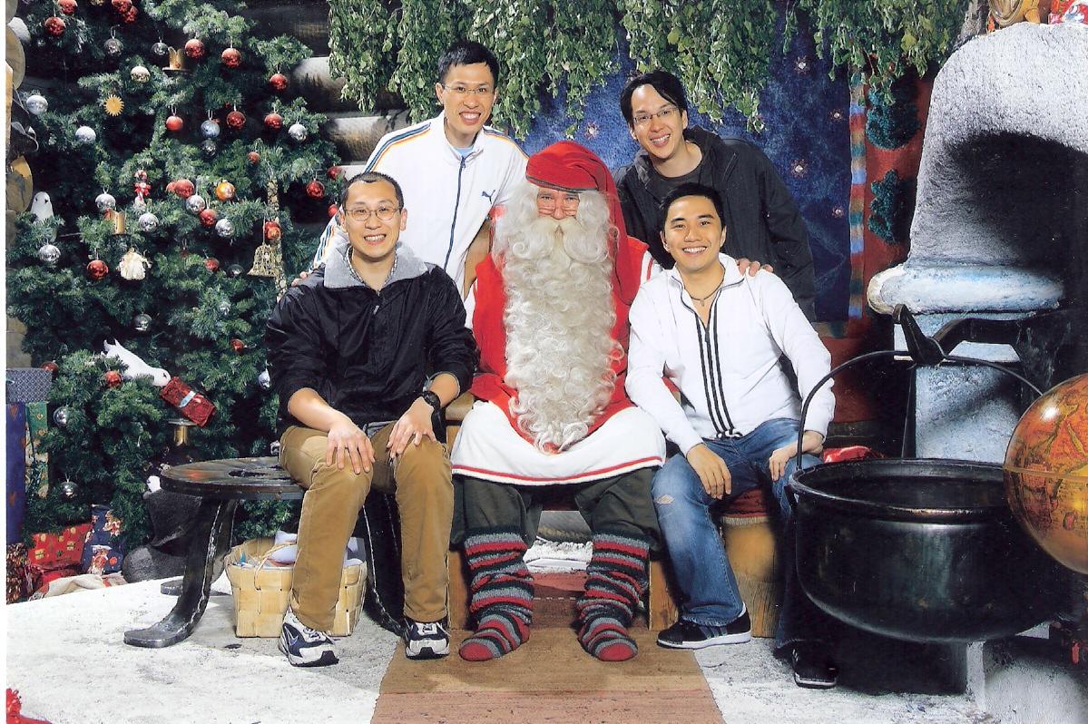 Boy band (ASAP F4) visit Santa