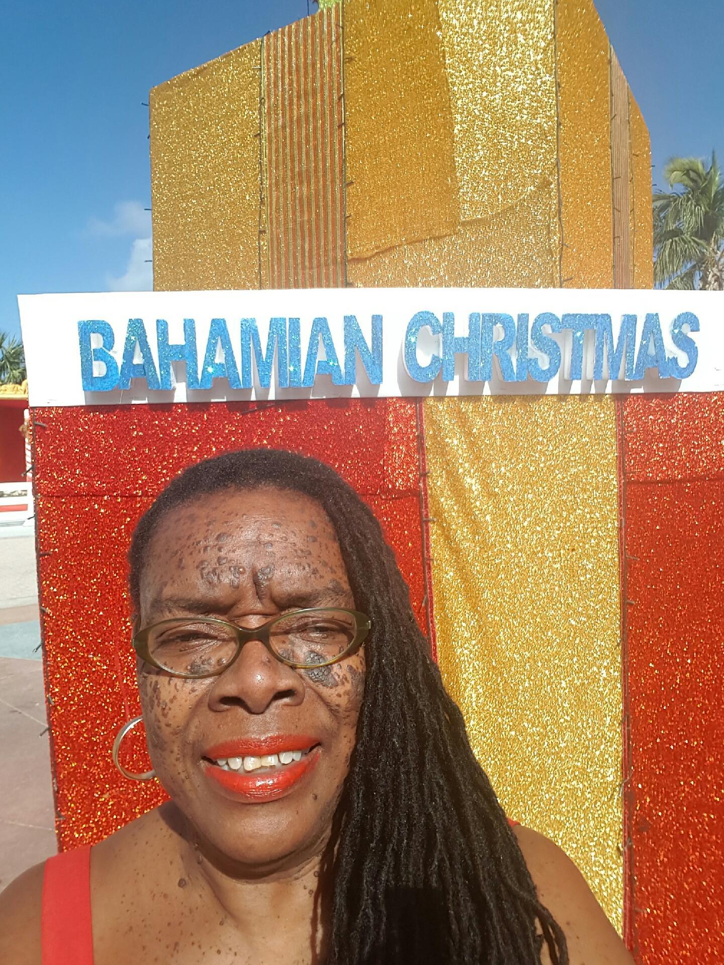 Cynthia as world traveler🌴✈️