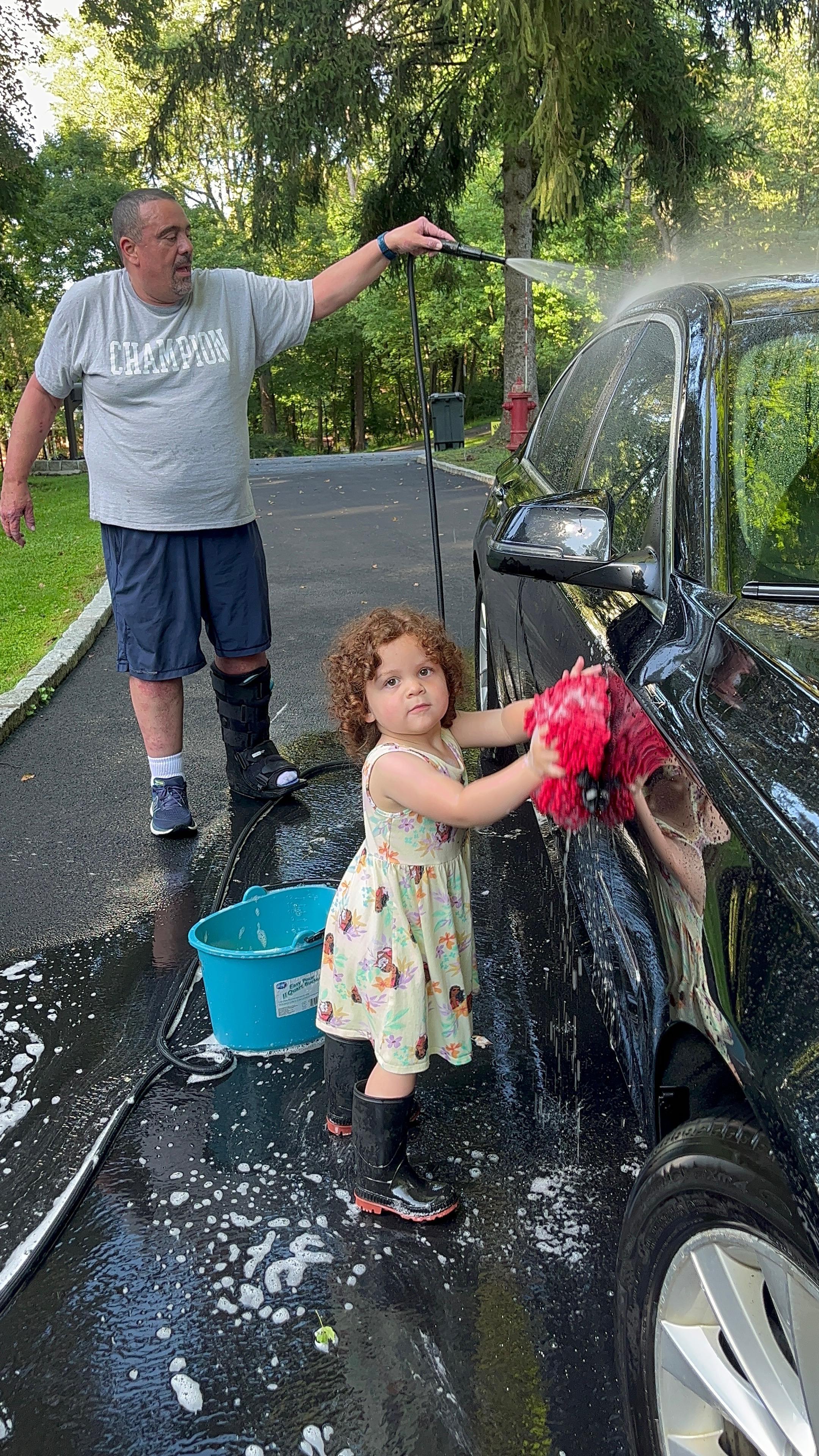 Papa putting Layla to work 💪