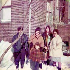 Adelfa con familia en la nieve