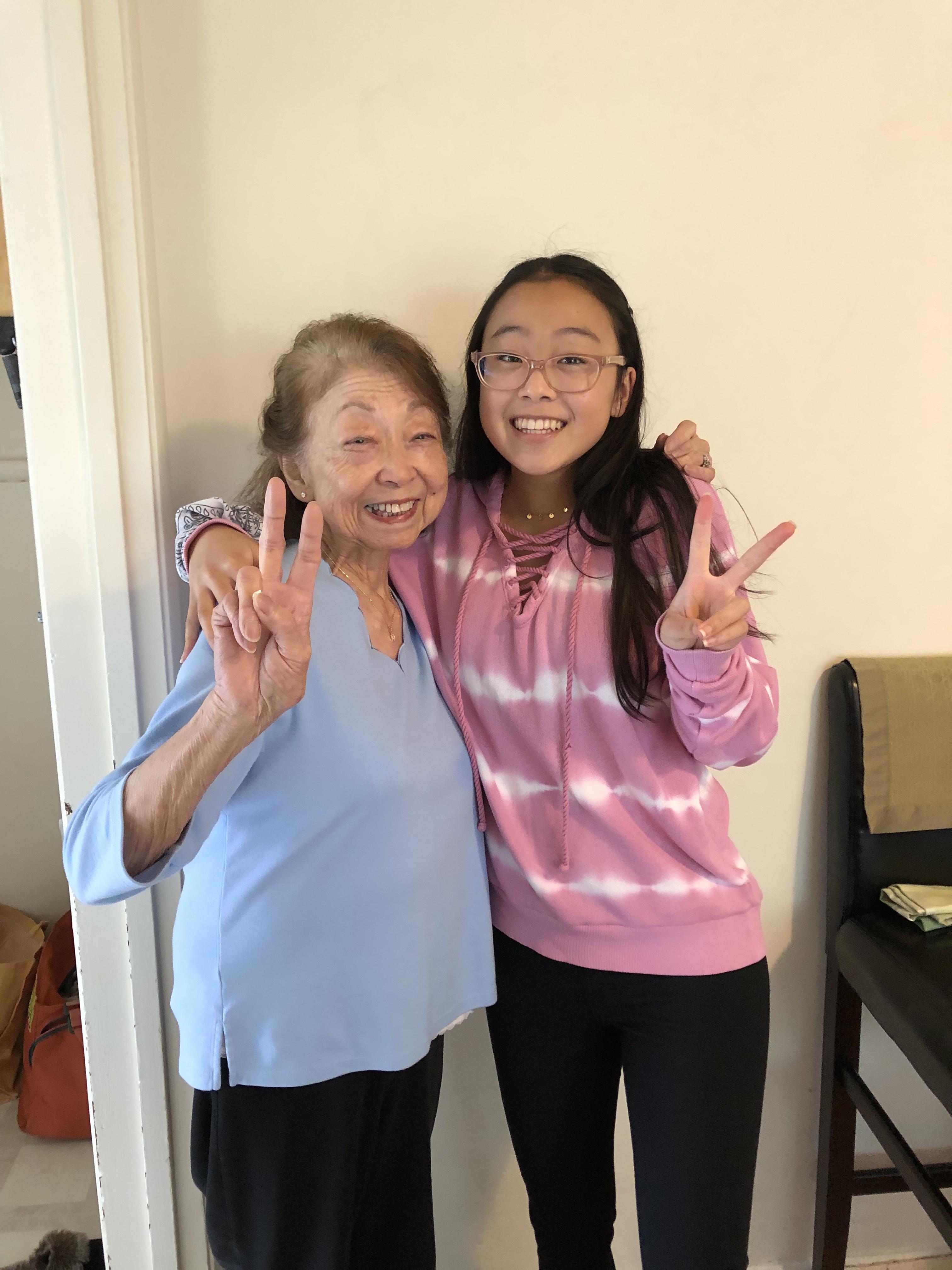 Grandma and Lindsay✌🏼