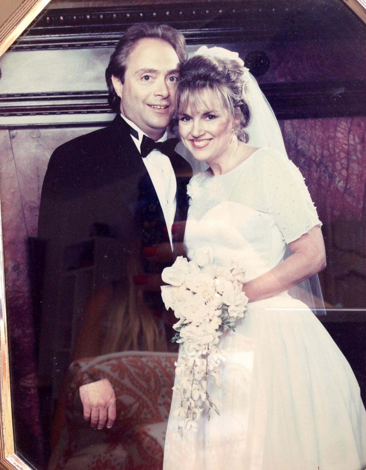 Timeless bride & groom