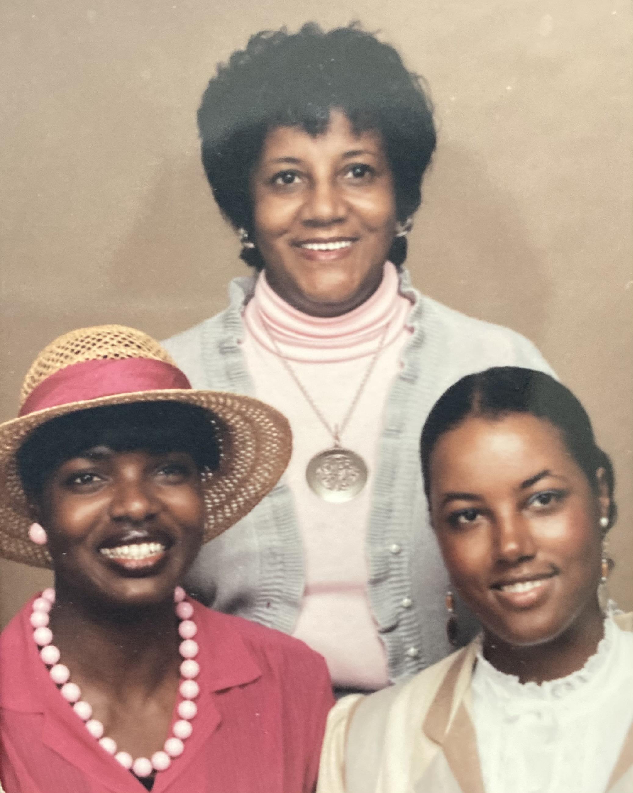 Julia and her daughters, happ…