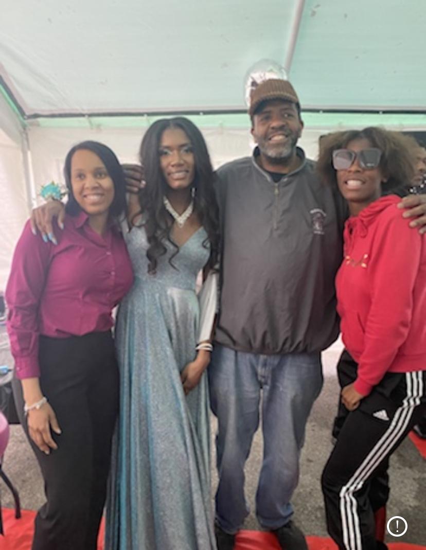 Tamia’s lil sister prom with …