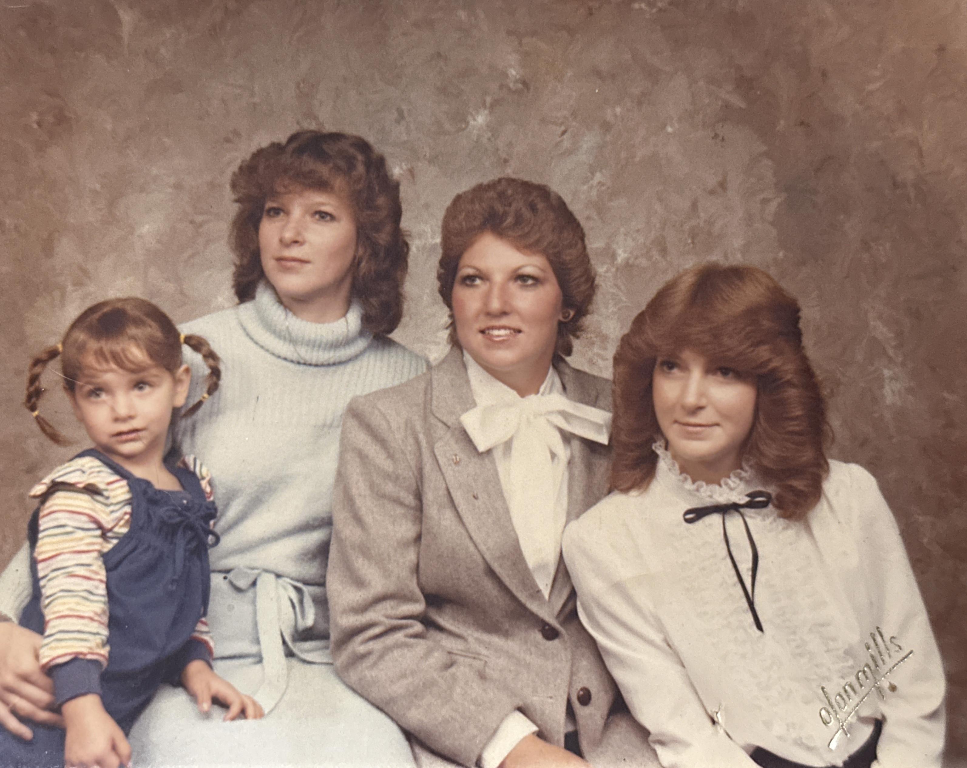 Vicki (niece), Dede (sister),…