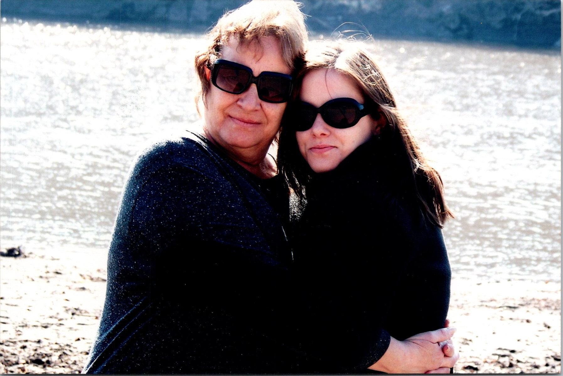 Jean & Rheanna in Green B…