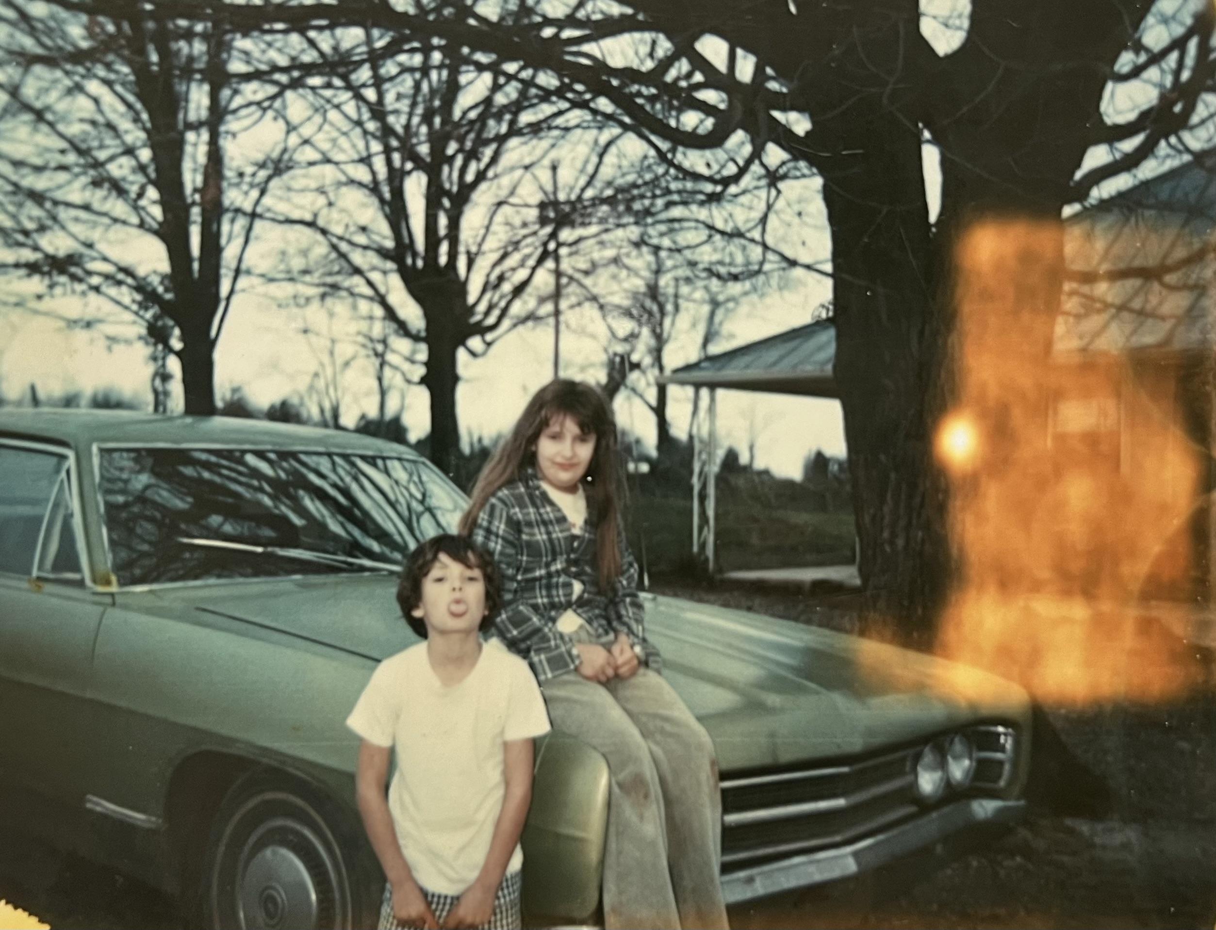 Melissa and her younger broth…