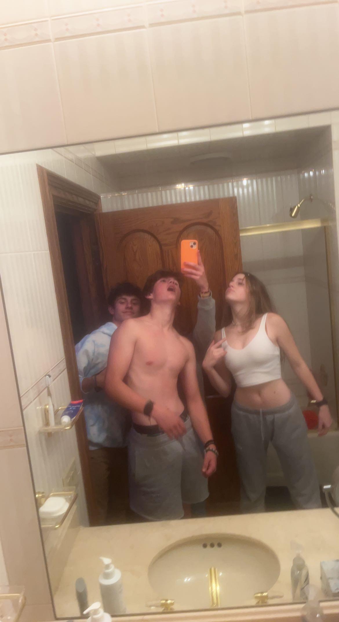 whos got bigger muscles?