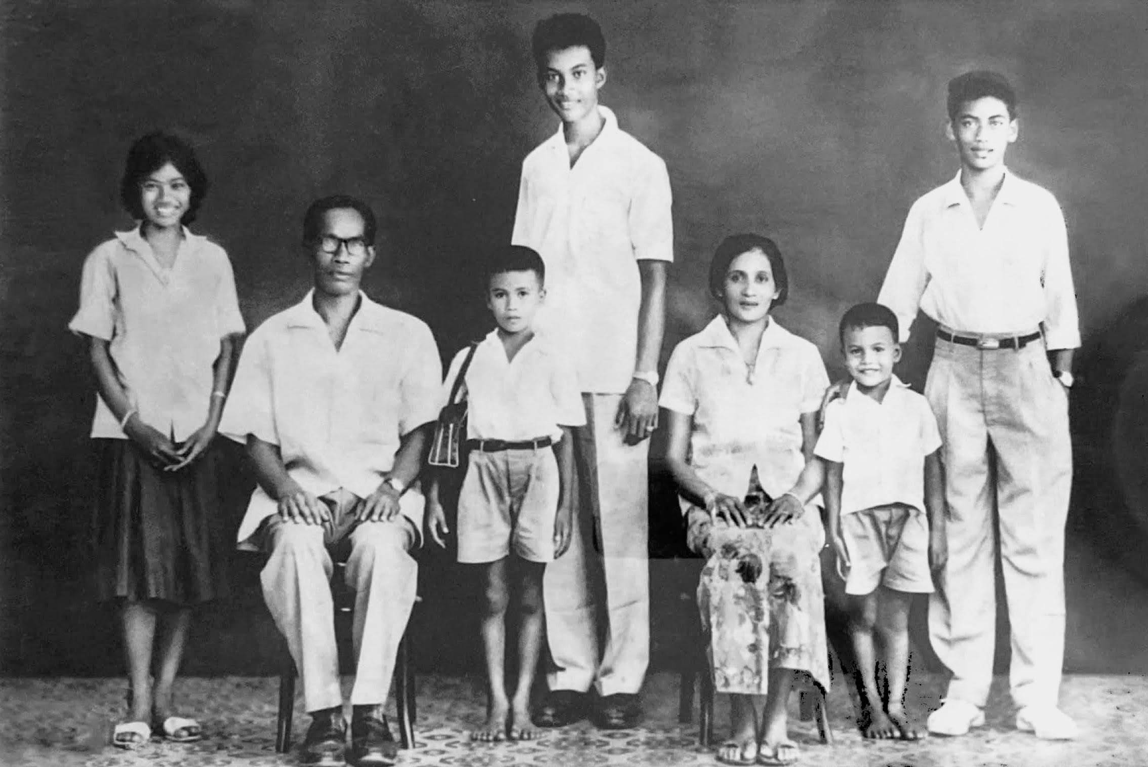 Tasanaprasert Family