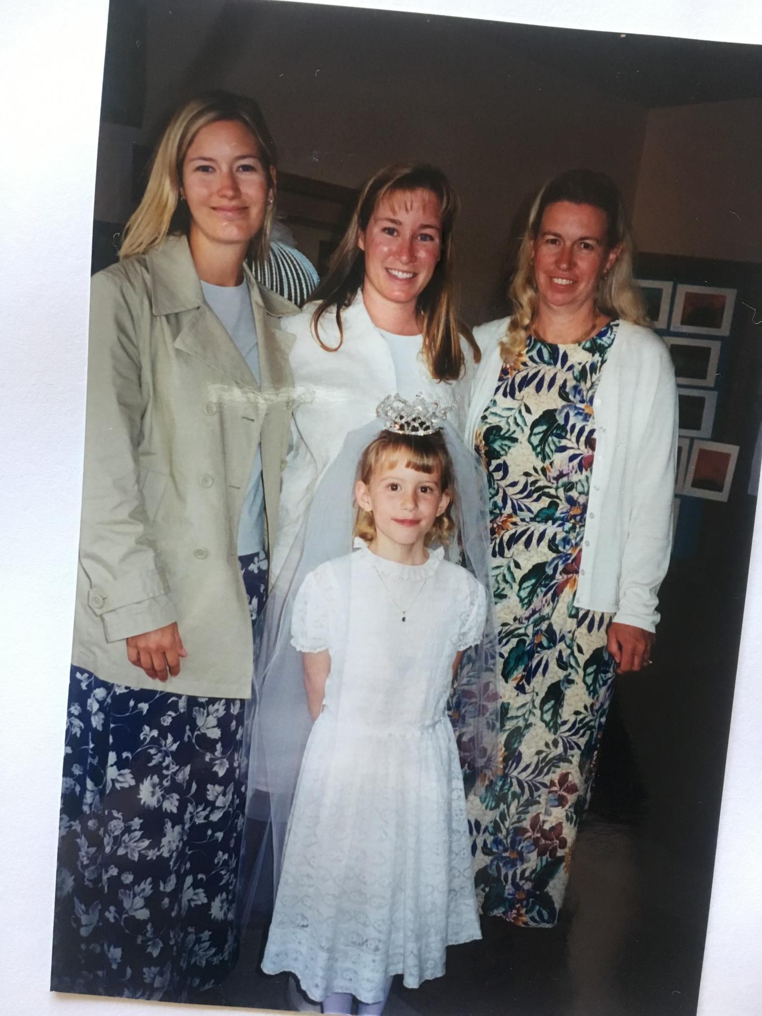 Chelsea Bleu 🦋 Lara 🌟 Grandma…