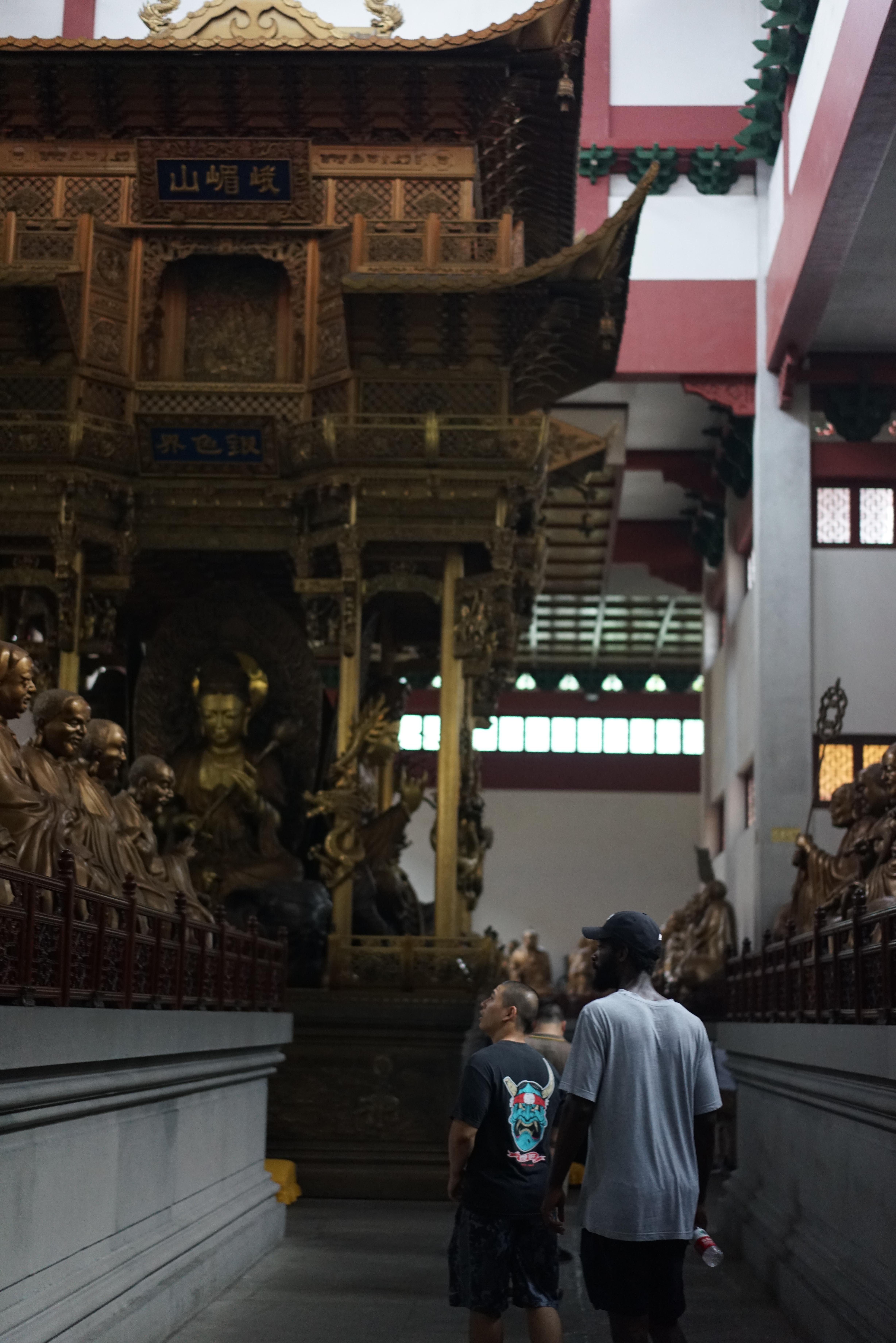 Young Chris visited Lingyin T…