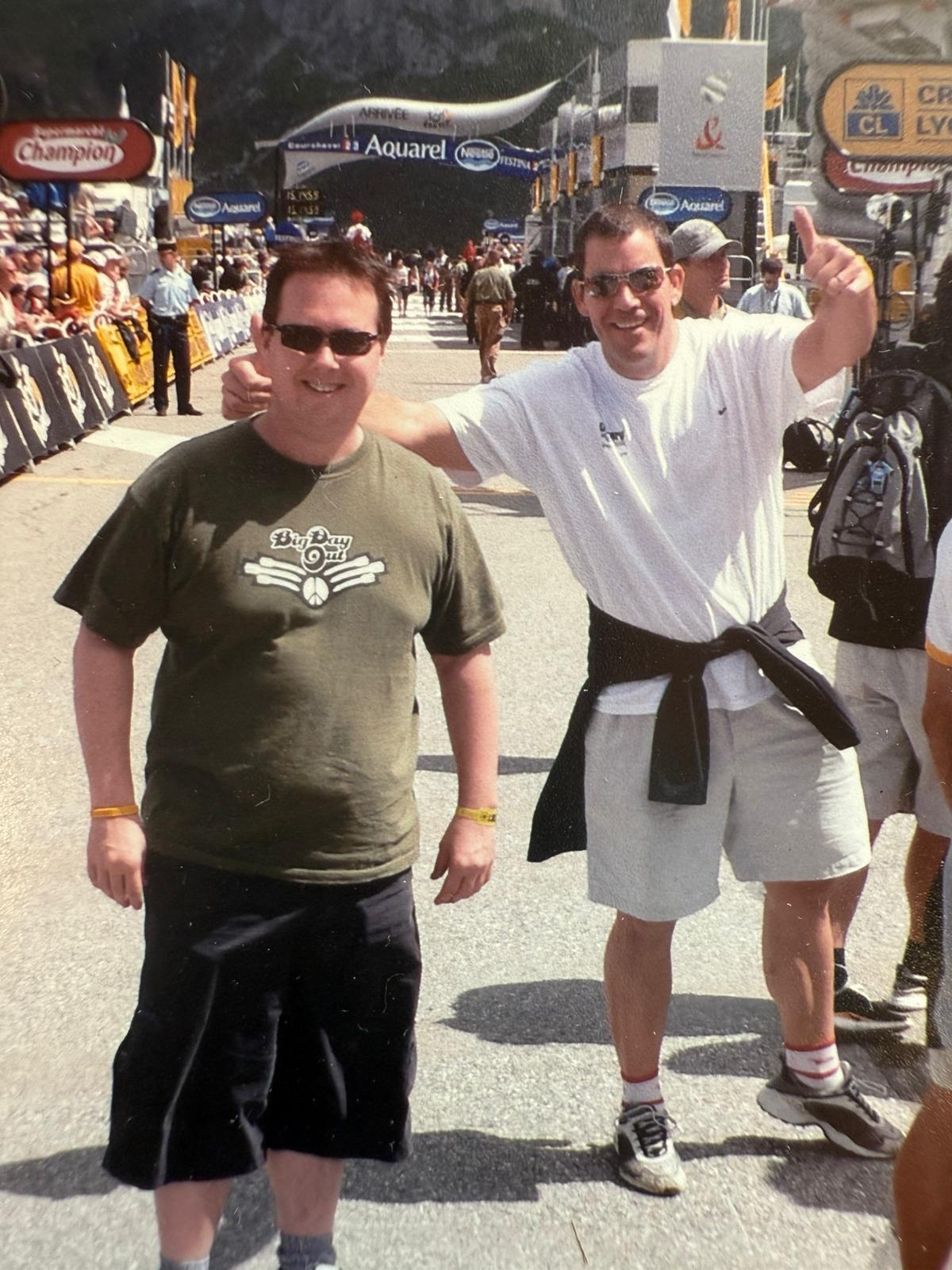 Mo photobombing the pic - top…