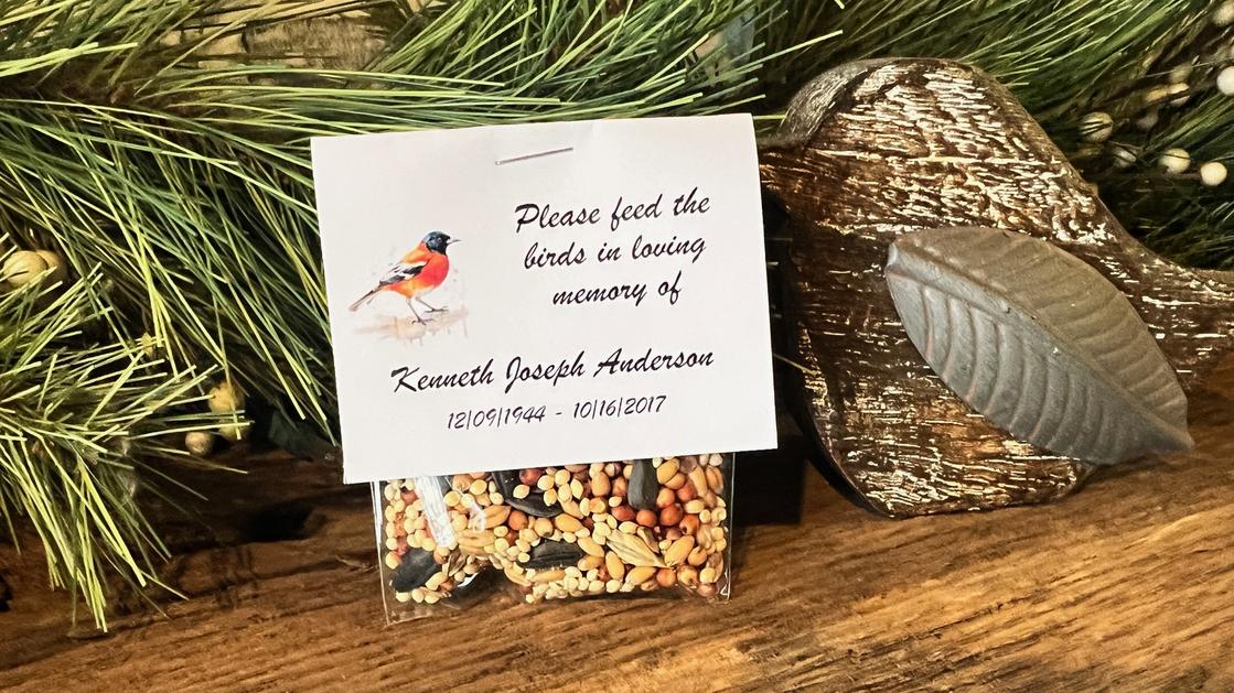 Photo of 24 Robin Feed the Birds Funeral Favor